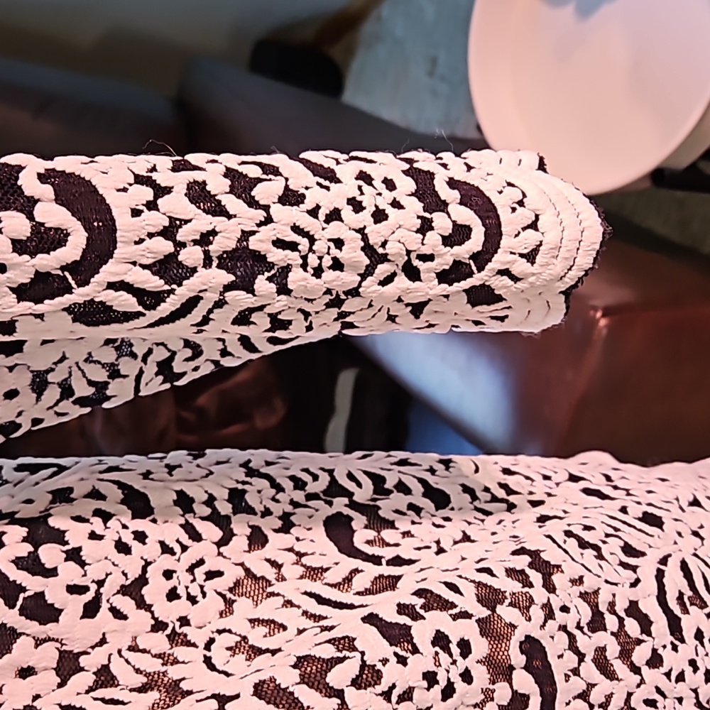 Sweater/Overlay - Picture 3 of 8
